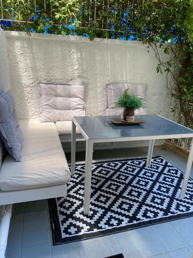Cozy Seaside Studio In Lemos Vouliagmenis アテネ エクステリア 写真